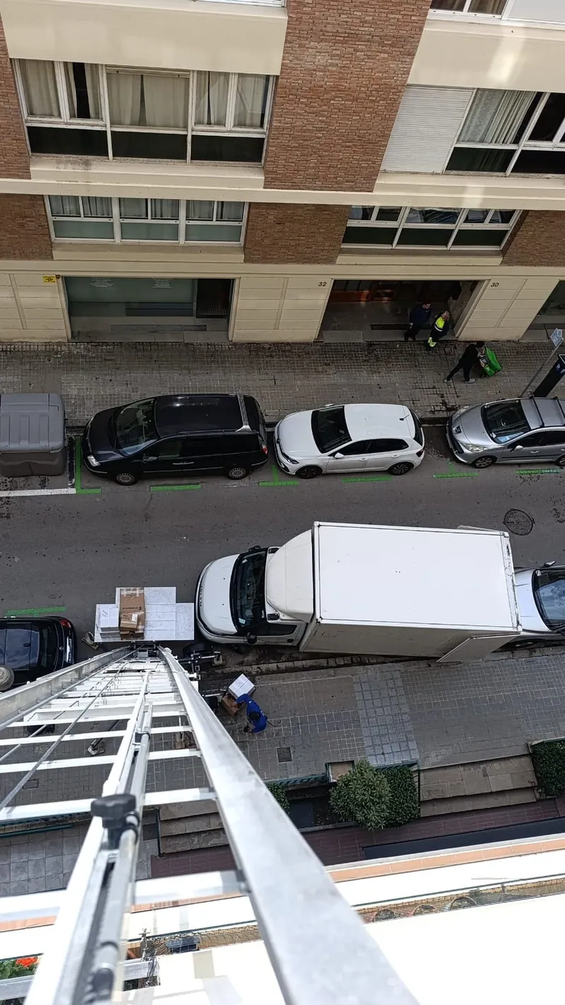 Vista desde la plataforma elevadora a la altura de un piso alto